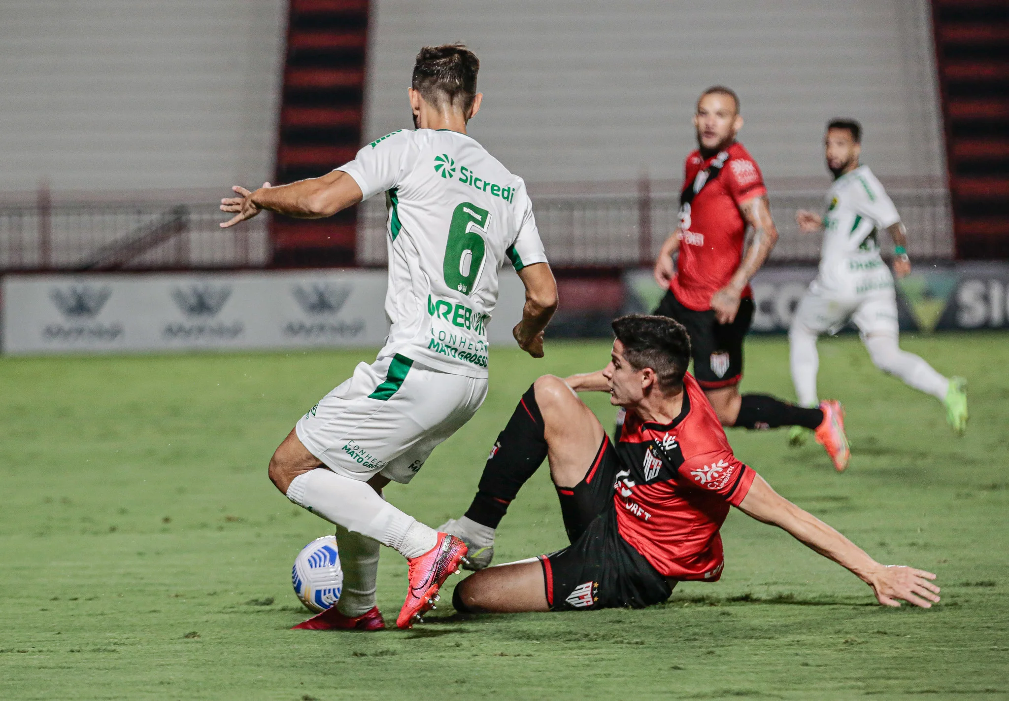 Atlético-GO tropeça diante do Cuiabá e pressão pra cima de Eduardo Barroca aumenta