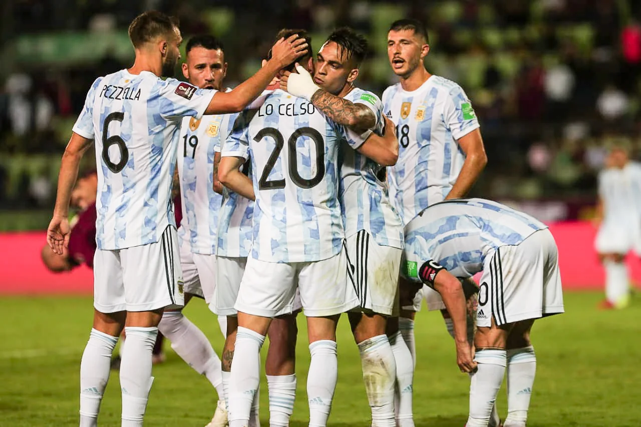 Argentina bate Venezuela fora e se consolida na vice-liderança das Eliminatórias