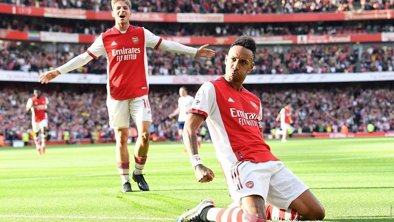 Arsenal vence clássico com o Tottenham após primeiro tempo perfeito e três gols