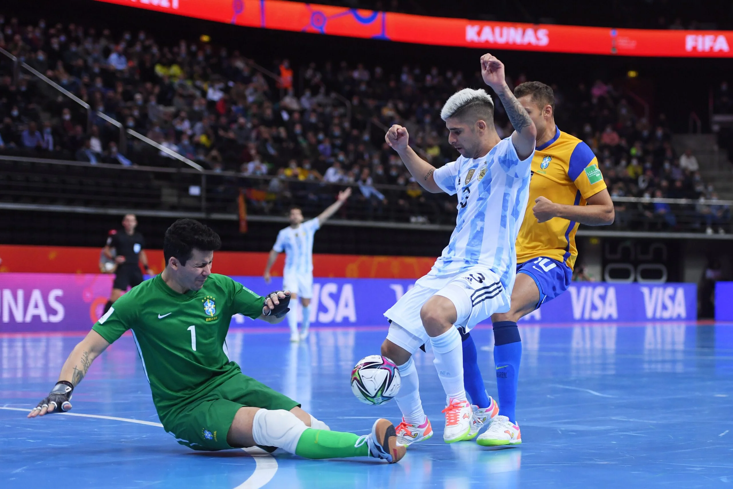 Brasil perde da Argentina e cai na semifinal da Copa do Mundo de futsal