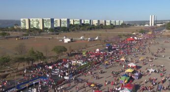 Protesto contra Bolsonaro em Brasília pede democracia, impeachment e mais vacinas