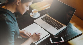 Proibição do uso de notebooks em restaurantes e cafeterias não é contra a lei, dizem especialistas