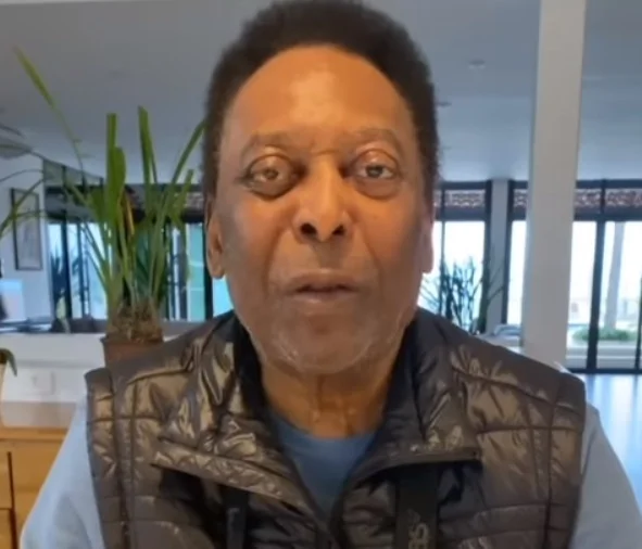 No hospital, Pelé faz fisioterapia e filha diz: ‘Foram dois passos para frente’