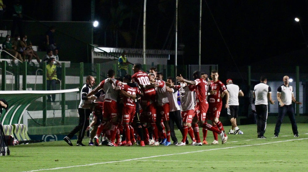 Vila Nova vence Goiás no Estádio Hailé Pinheiro e se recupera no Brasileirão