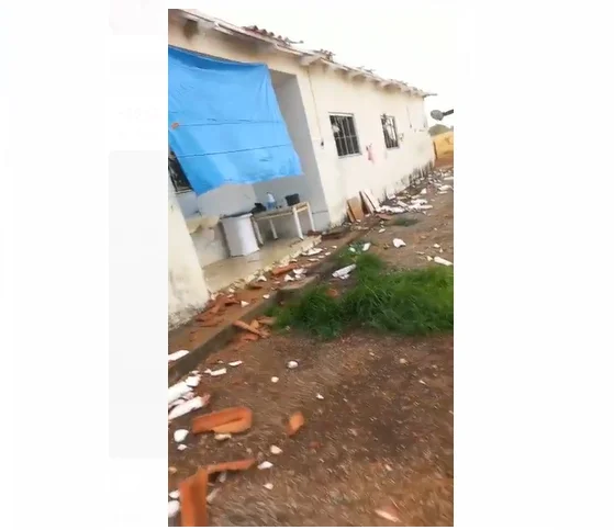 Chuva arranca telhas e causa prejuízos para moradores de Novo Brasil