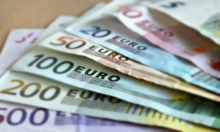 Taxa de desemprego da zona do euro cai a 7,6% em julho, como previsto