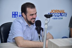 Prefeito de Aparecida de Goiânia, Gustavo Mendanha, em entrevista a emissora de rádio