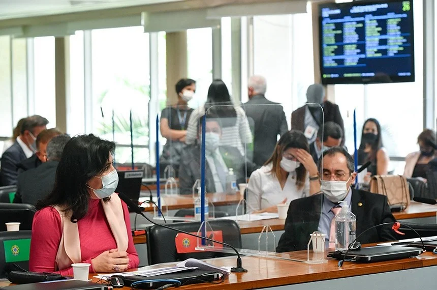 Senadores fazem acordo para derrubar volta das coligações nas eleições