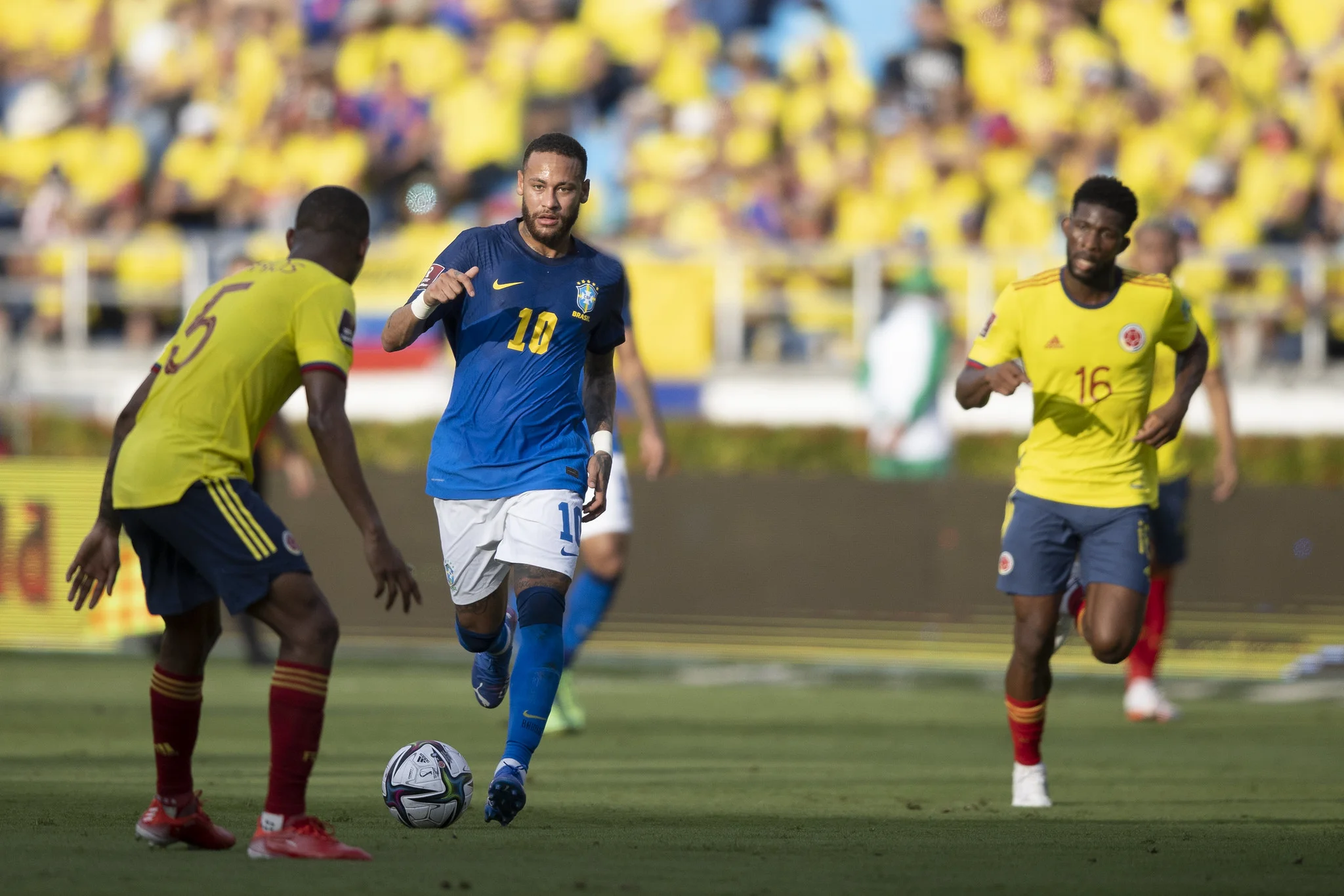 Brasil empata sem gols com a Colômbia e deixa de ser 100% nas Eliminatórias