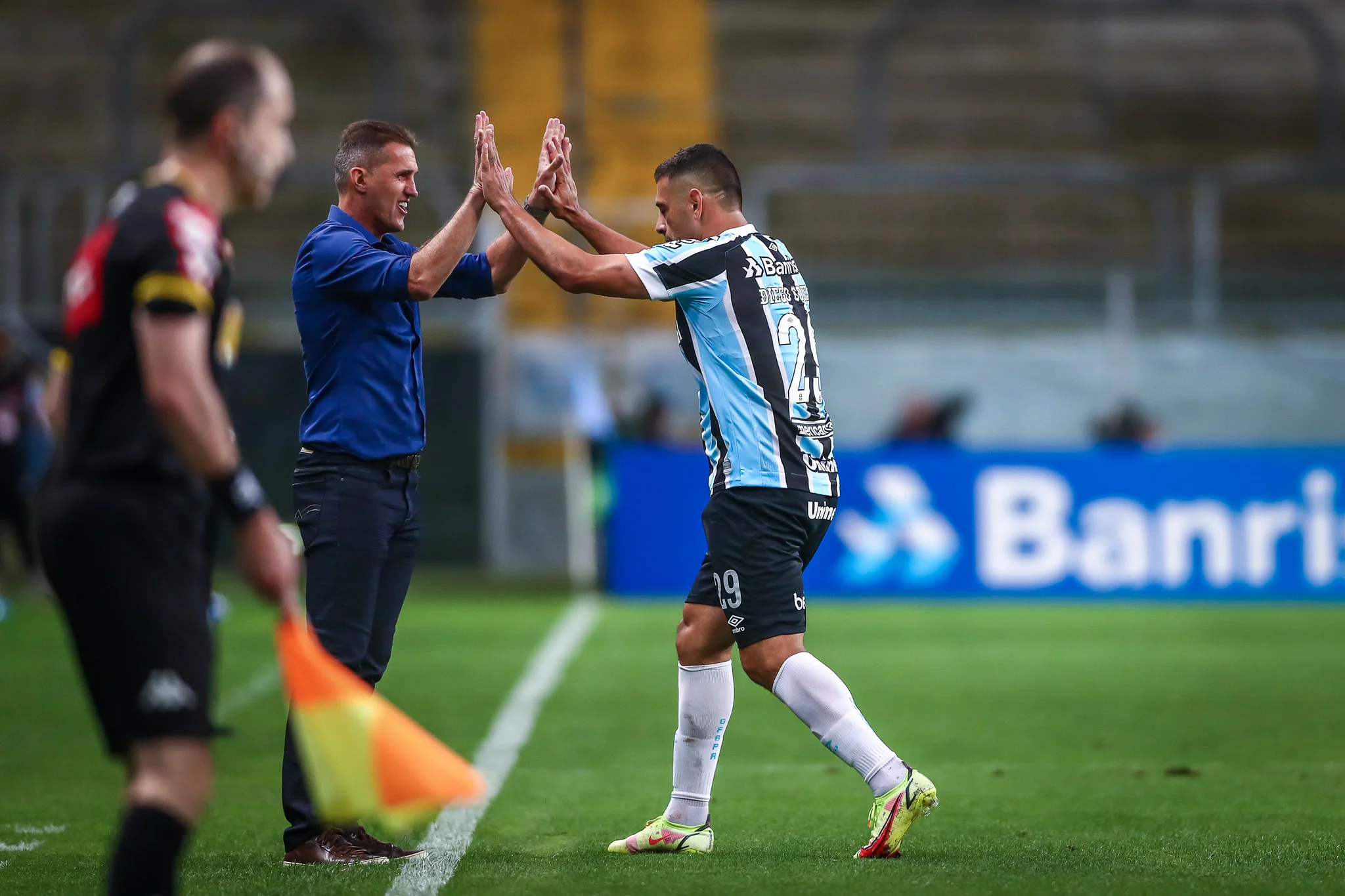 Grêmio joga bem, leva susto no final, mas supera Juventude na estreia de Mancini