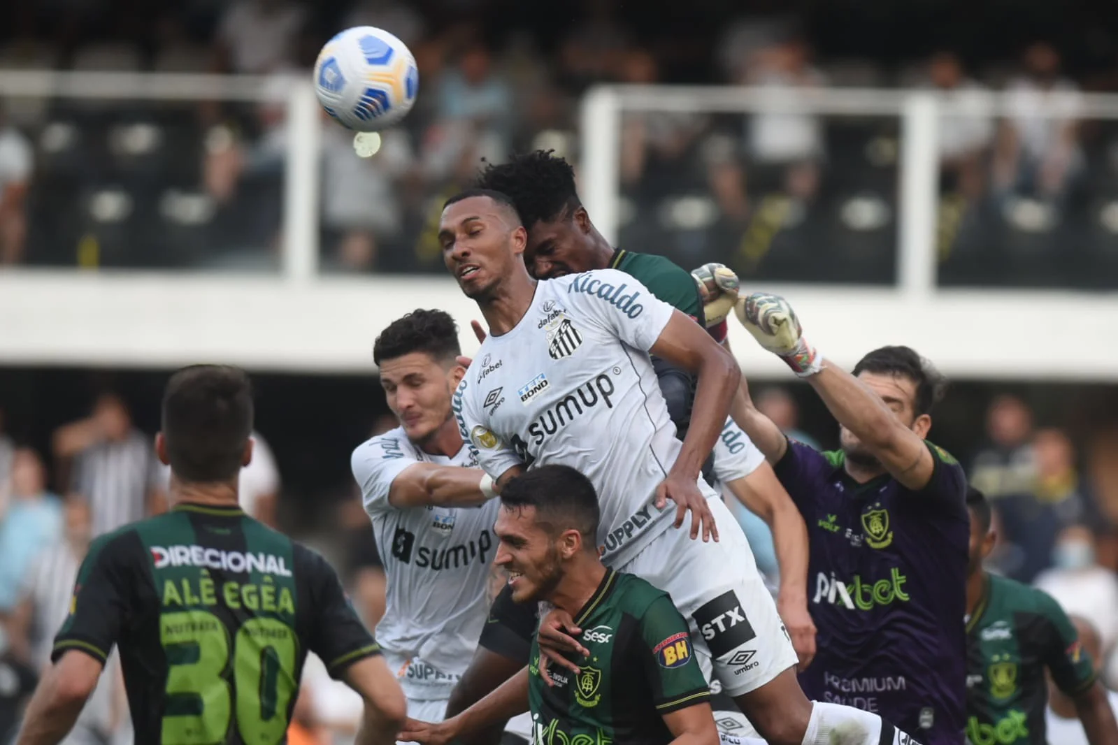 Santos decepciona, perde em casa do América-MG e vê zona do rebaixamento perto