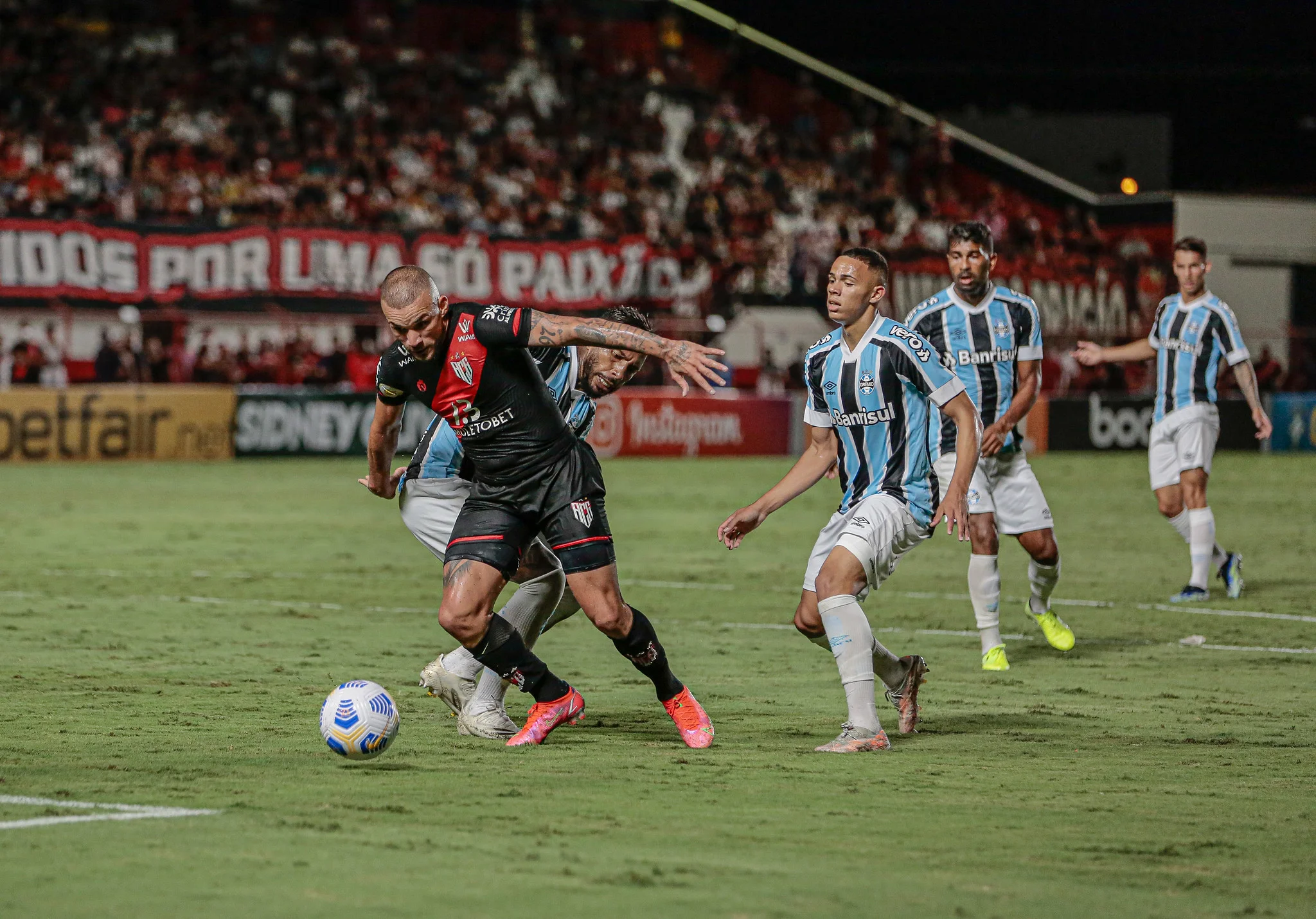 Atlético-GO vence Grêmio e ganha posição na tabela de classificação da Série A