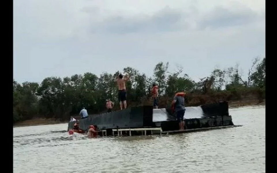 Barco-hotel naufraga no Rio Paraguai após temporal e 12 goianos estavam na embarcação, em MS