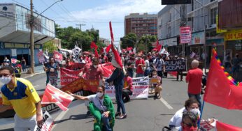 Durante protesto em Goiânia, Mauro Rubem diz que ‘’até hoje o governo federal está ao lado do Covid-19’’