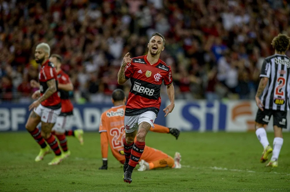 Flamengo vence Atlético-MG com gol de Michael e diminui diferença para ponta da Série A