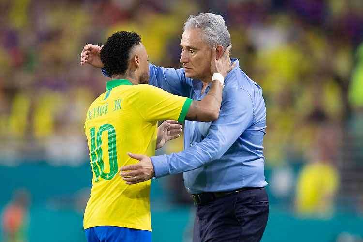 Tite elogia atuação de Neymar como líder da seleção brasileira: ‘Bem marcado’