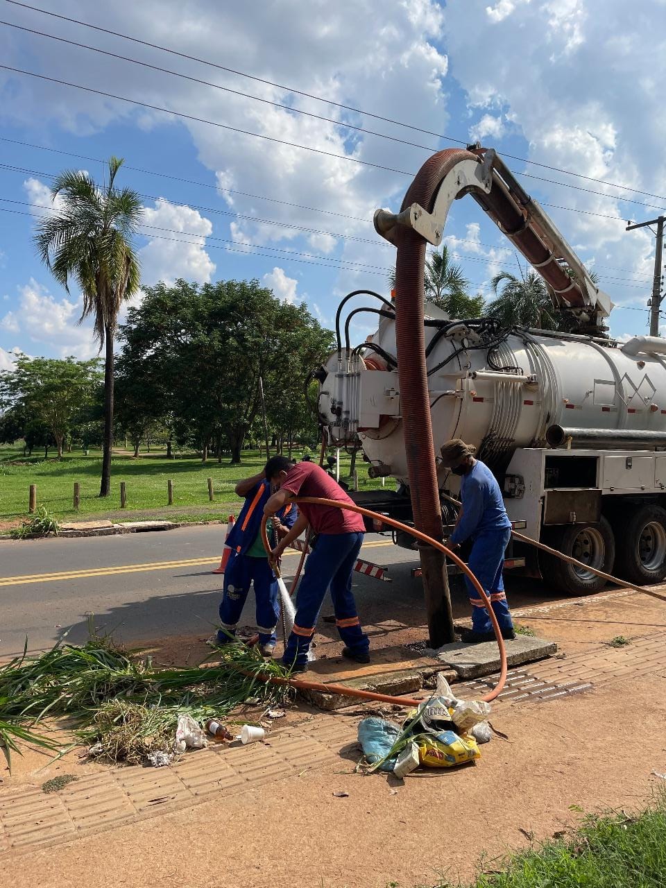 Seinfra segue agenda de trabalhos em diversos bairros de Goiânia, nesta segunda-feira