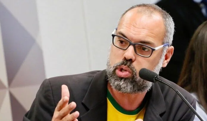 Congresso da direita terá participação de Allan dos Santos, foragido da Justiça