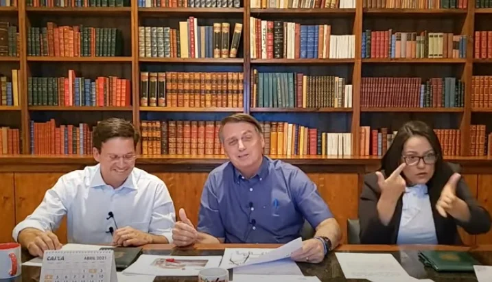 Bolsonaro altera dia da live pela primeira vez desde o ínicio do mandato