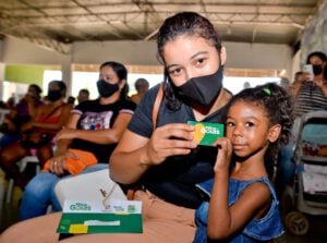 Entrega dos cartões mães de goiás