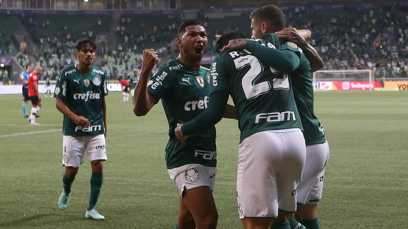 Atlético-GO é goleado pelo Palmeiras e completa três derrotas consecutivas no Brasileirão