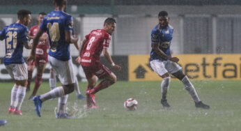 Cruzeiro e Vila Nova empatam confronto em jogo com muita chuva em Belo Horizonte