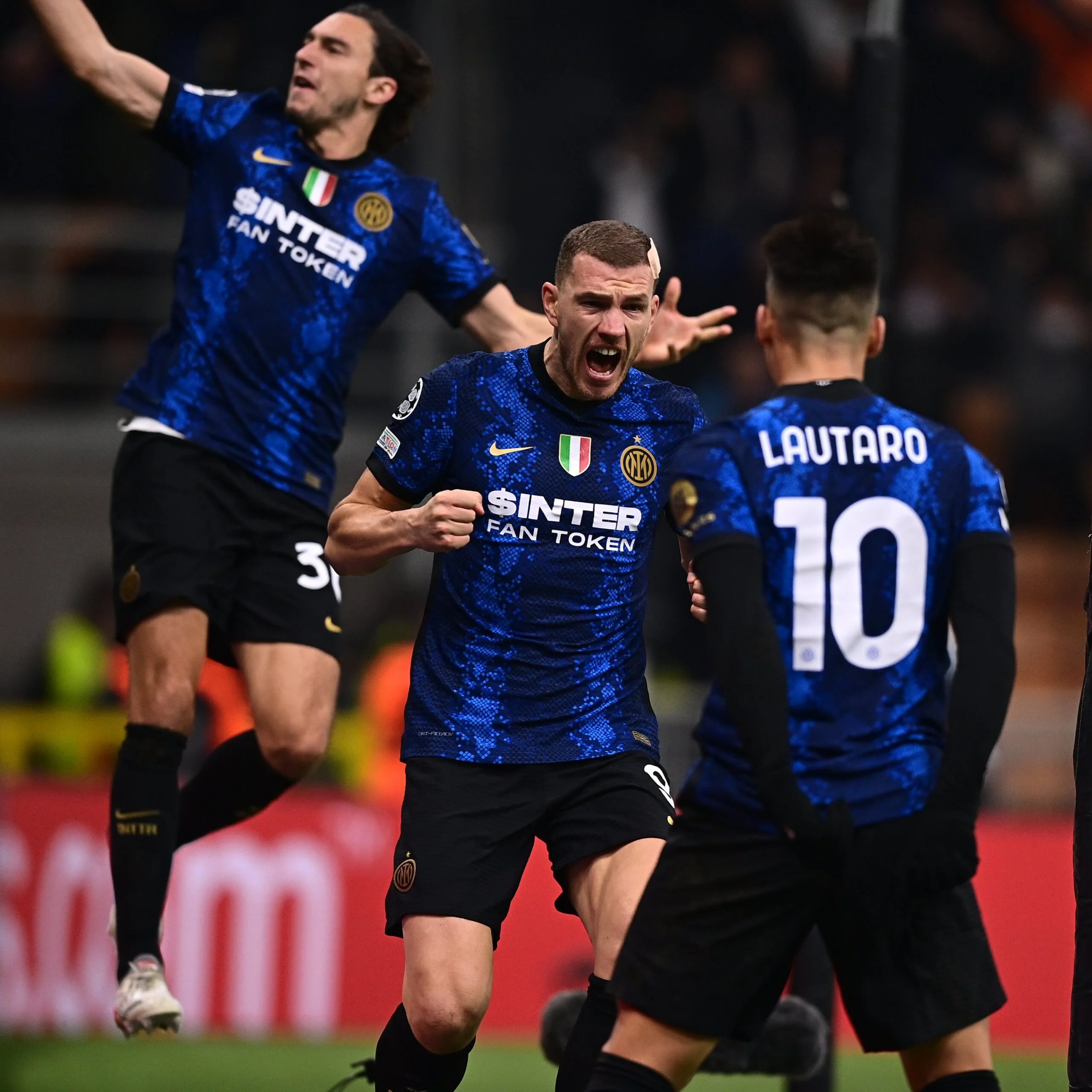 Dzeko marca dois e Inter de Milão encaminha classificação na Liga dos Campeões