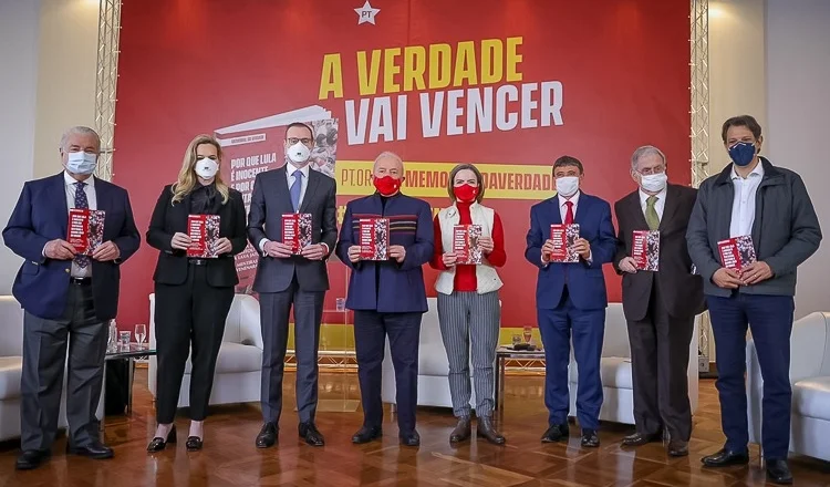 Lançado em Goiânia, o livro Memorial da Verdade conta a história de Lula e a Lava Jato