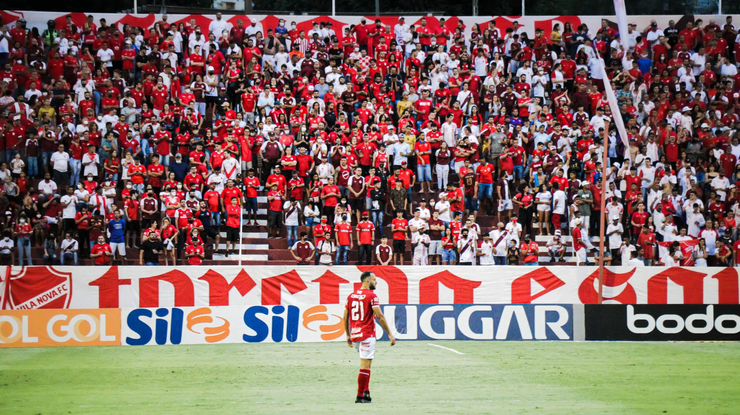 Vila Nova vence Londrina e comemora permanência na Série B do Campeonato Brasileiro