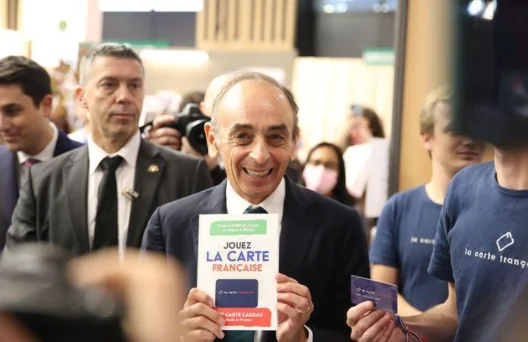 Candidato de extrema direita à presidência da França faz primeiro comício