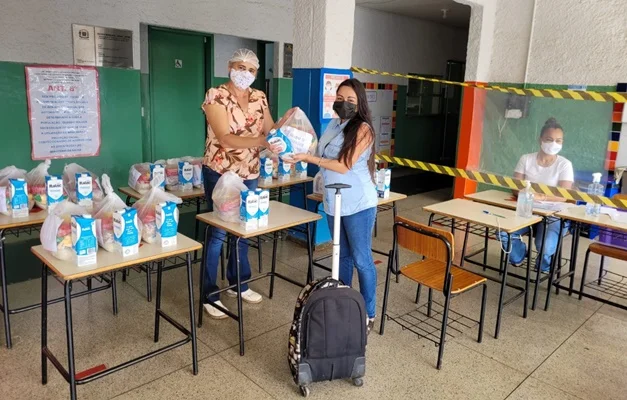 Começa entrega de kits de alimentação para estudantes em Goiânia