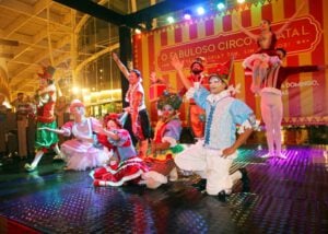 Supermercado leva colaboradores e seus familiares ao Fabuloso Circo de Natal