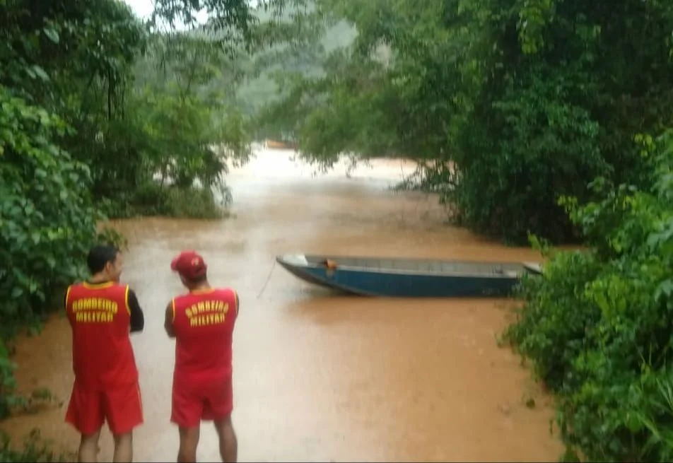 Bombeiros monitoram área afetada pela chuva entre os povoados do Muquém e Buriti Alto