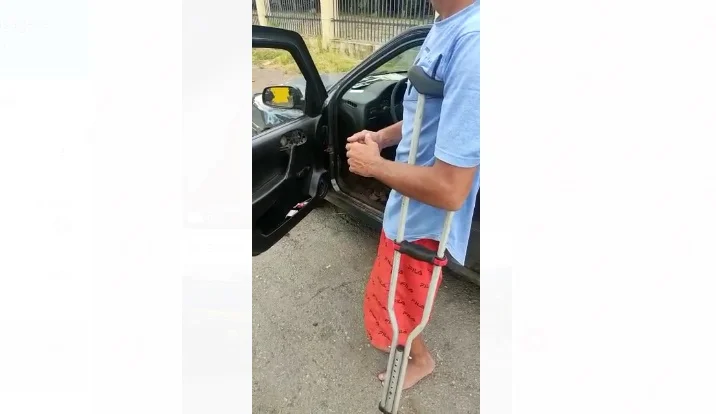 Homem alcoolizado, de muletas e sem habilitação é flagrado dirigindo veículo irregular na BR-060