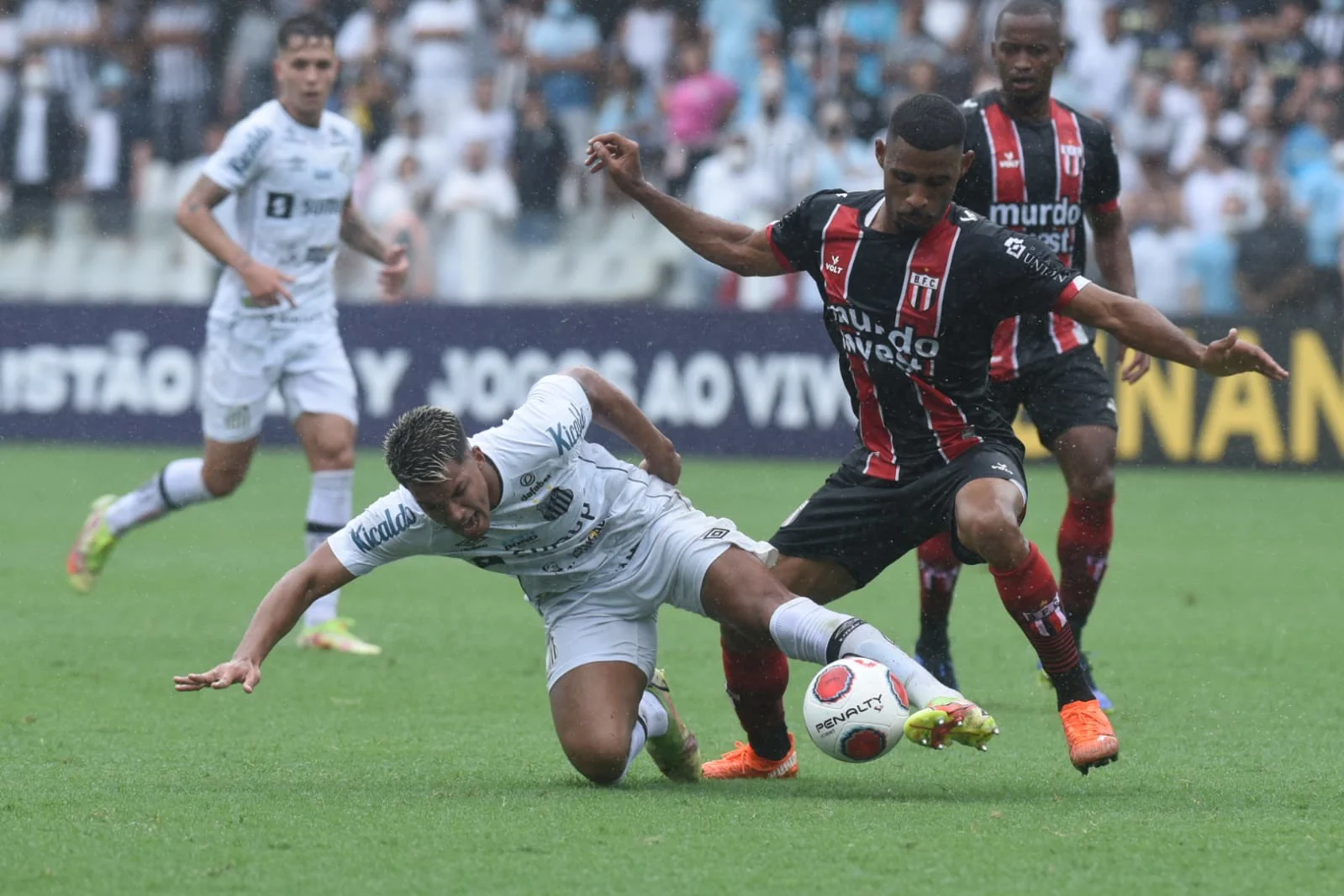 Santos é derrotado pelo Botafogo na Vila Belmiro e segue sem vencer no Paulistão