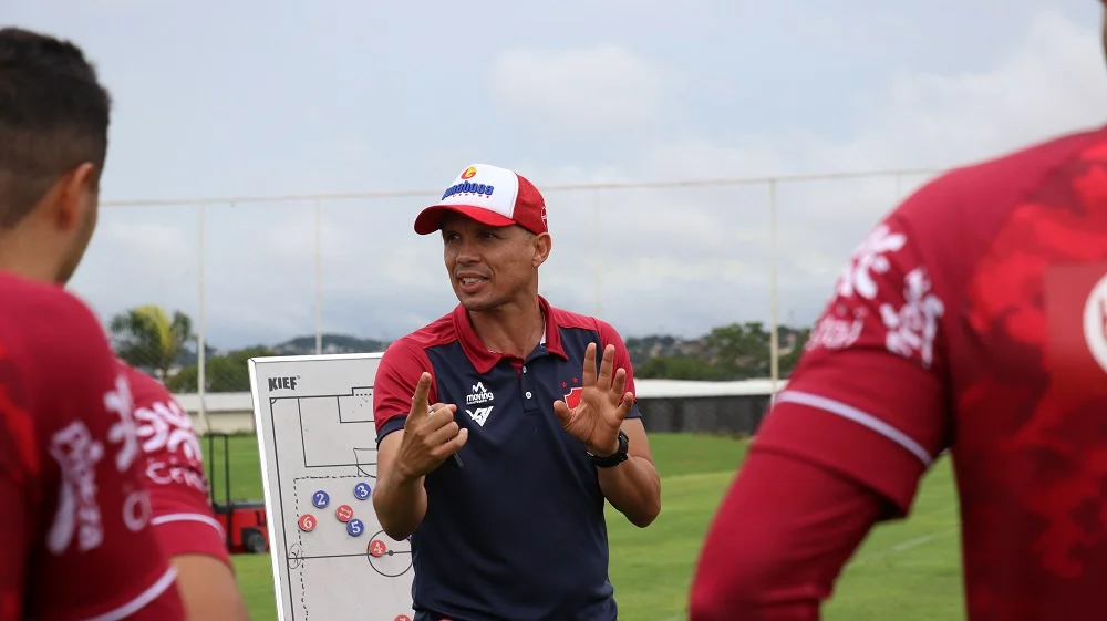 Vila Nova vence jogo-treino diante do Grêmio Anápolis e Higo Magalhães já tem o time para estreia no Goiano