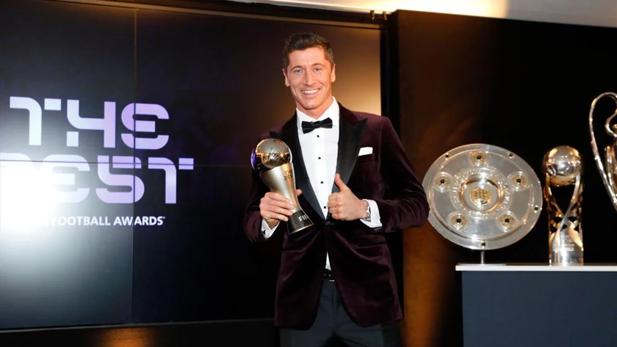 Polonês Robert Lewandowski conquista o prêmio de melhor da temporada pela Fifa