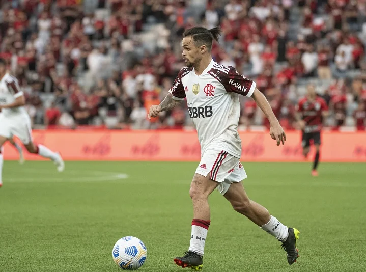 Michael é vendido pelo Flamengo e negociação beneficia Goiás e outros três times goianos