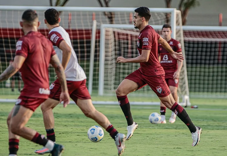 Atlético-GO empresta zagueiro para o Cruzeiro