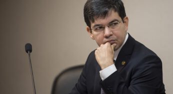 Randolfe apresenta pedido de instalação de nova CPI da Covid no Senado