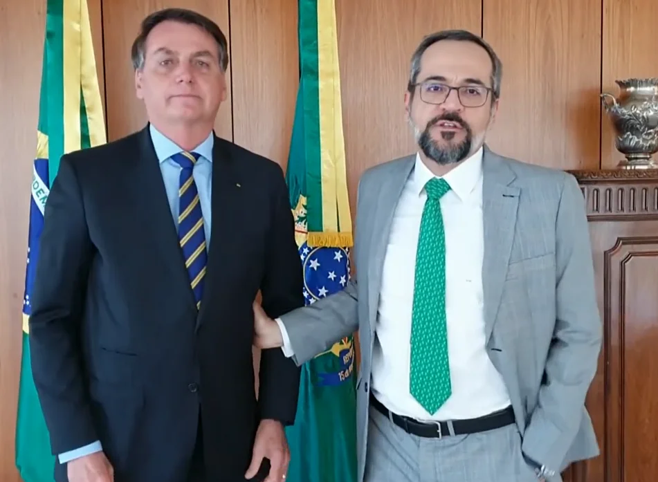 Ex-ministros de Bolsonaro criticam aliança com o Centrão