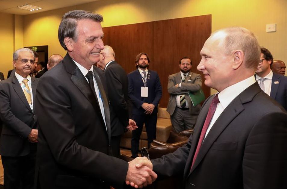 O conflito entre Rússia e Ucrânia e o Brasil em visita aos russos