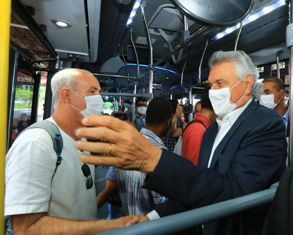 Após viagem em novo ônibus do Eixão, Caiado apresenta quadro febril