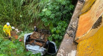 Carro sai da pista da Avenida Goiás e deixa três feridos, em Goiânia