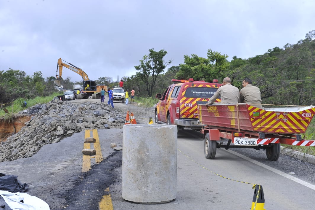 Após quase uma semana, trânsito na GO-118, entre Alto Paraíso e Teresina de Goiás é liberado