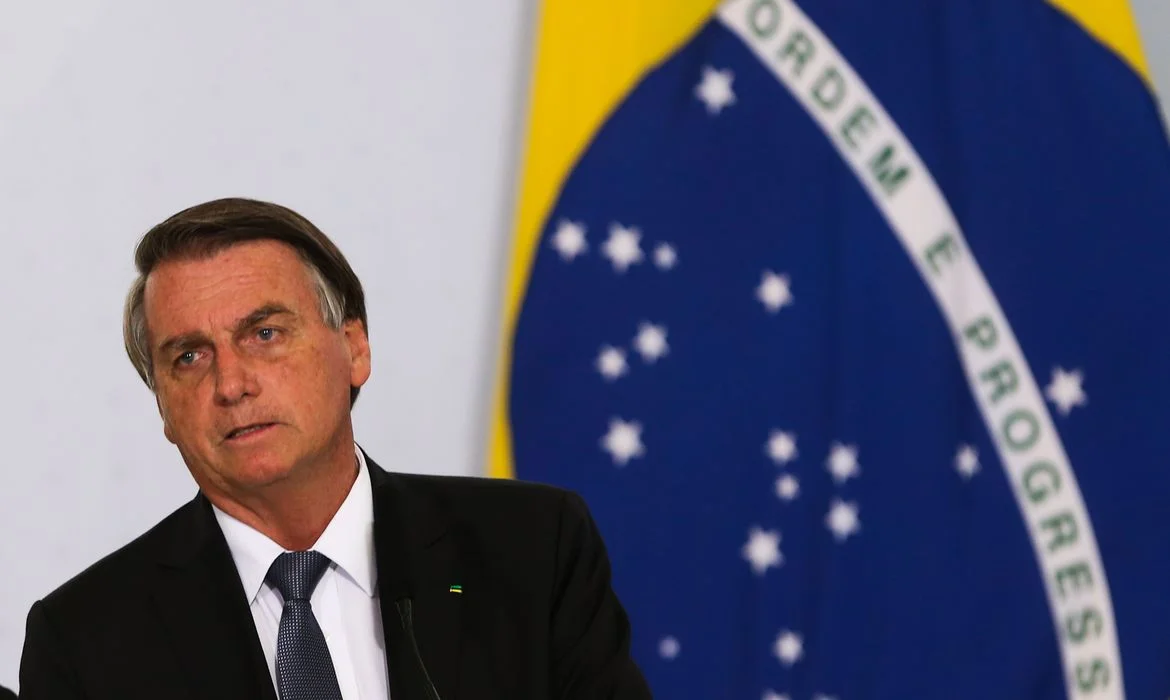 Setor químico vai à Justiça por isenção fiscal prometida por Bolsonaro