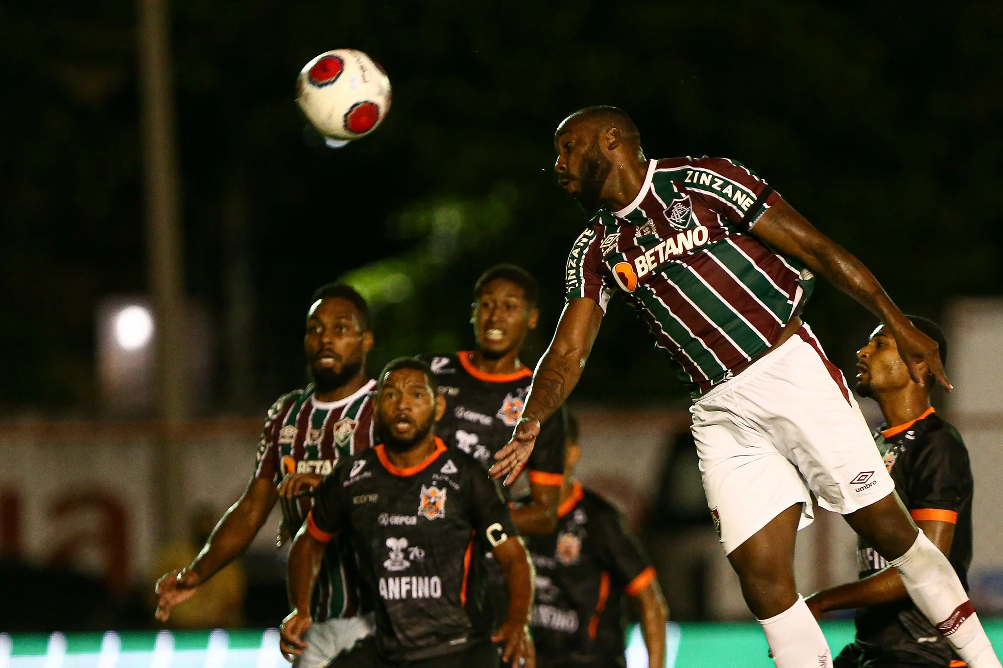 Fluminense bate o Nova Iguaçu e lidera Carioca com seis vitórias consecutivas