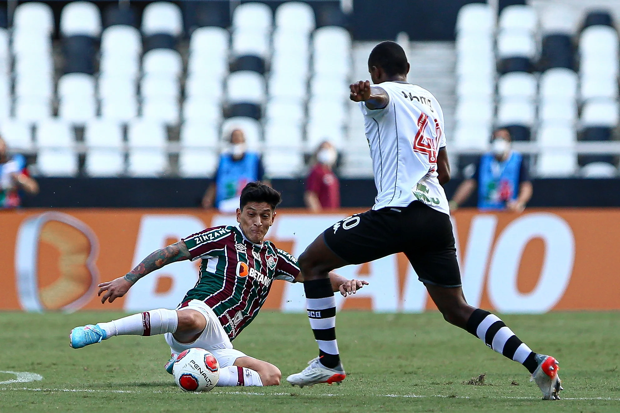 Fluminense faz 2 a 0 no Vasco e dispara na liderança do Campeonato Carioca