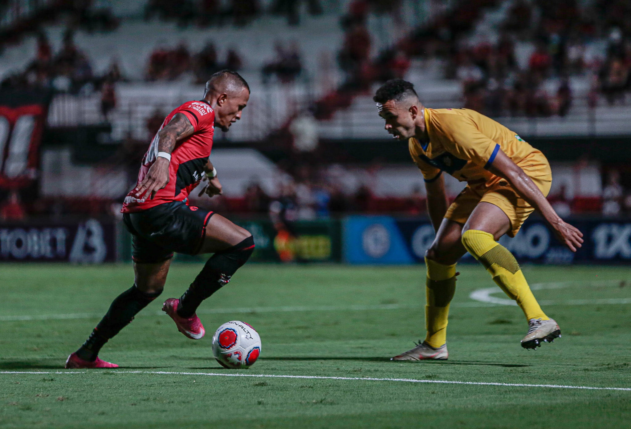 Na estreia de Umberto Louzer, Atlético sofre gol nos acréscimos e tropeça diante do Iporá