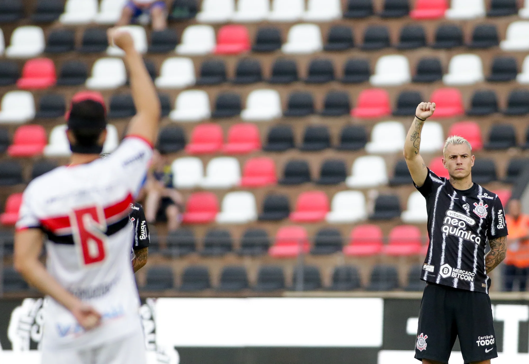 Corinthians empata com Botafogo e tem sequência de vitórias interrompida